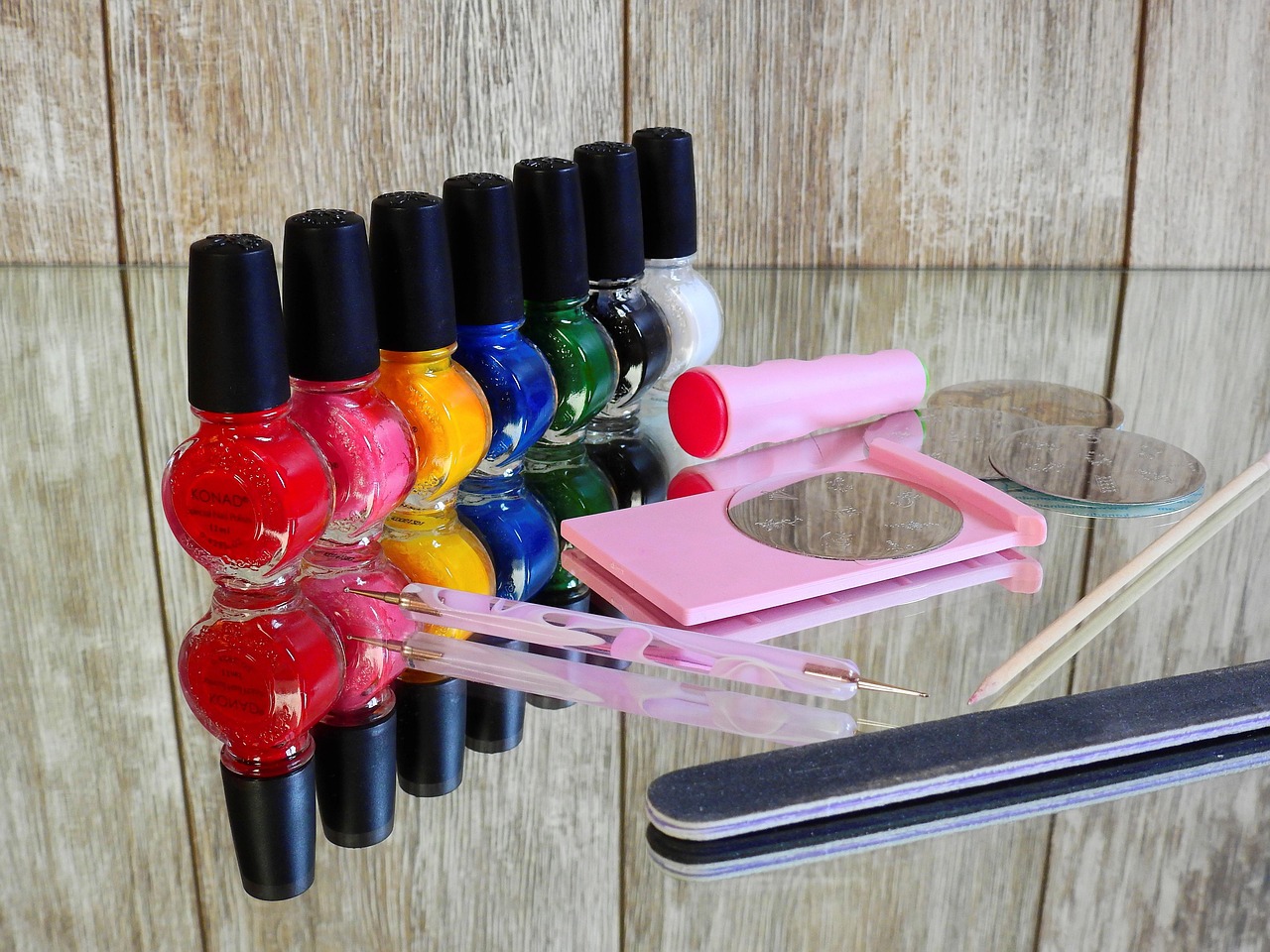 Professional-Nail-Art-Salon-in-Ahmedabad Professional-Nail-Art-Salon-in-Ahmedabad